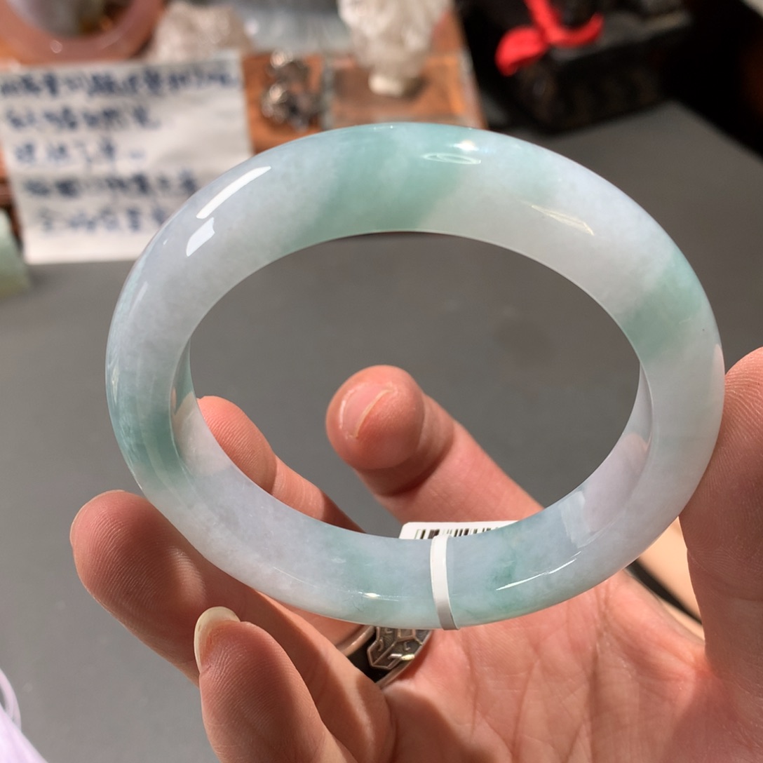 翡翠手镯未镶嵌56.8圈口
