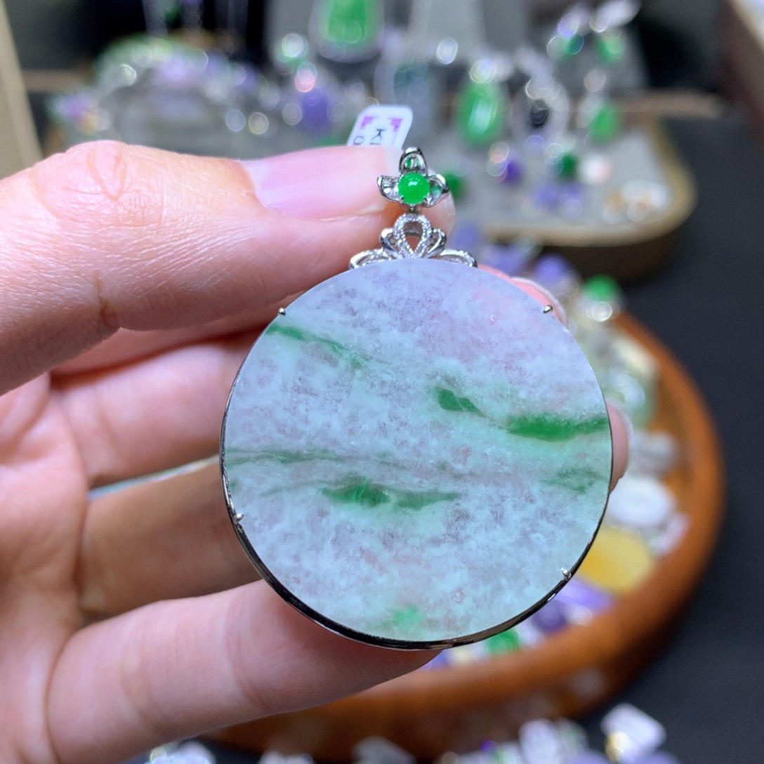 【闪购商品】翡翠颈饰18K金镶嵌翡翠吊坠项链