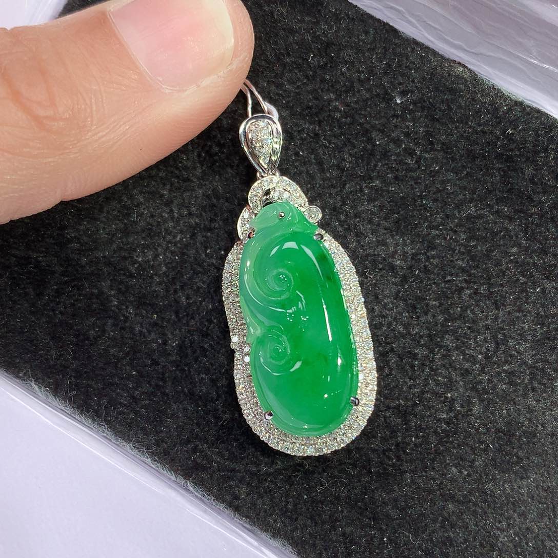 翡翠吊坠(赠链)18K金镶嵌