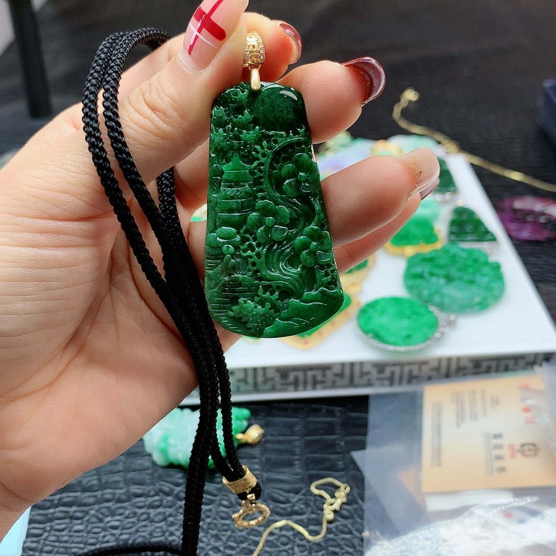 【闪购商品】翡翠吊坠(赠链)合金