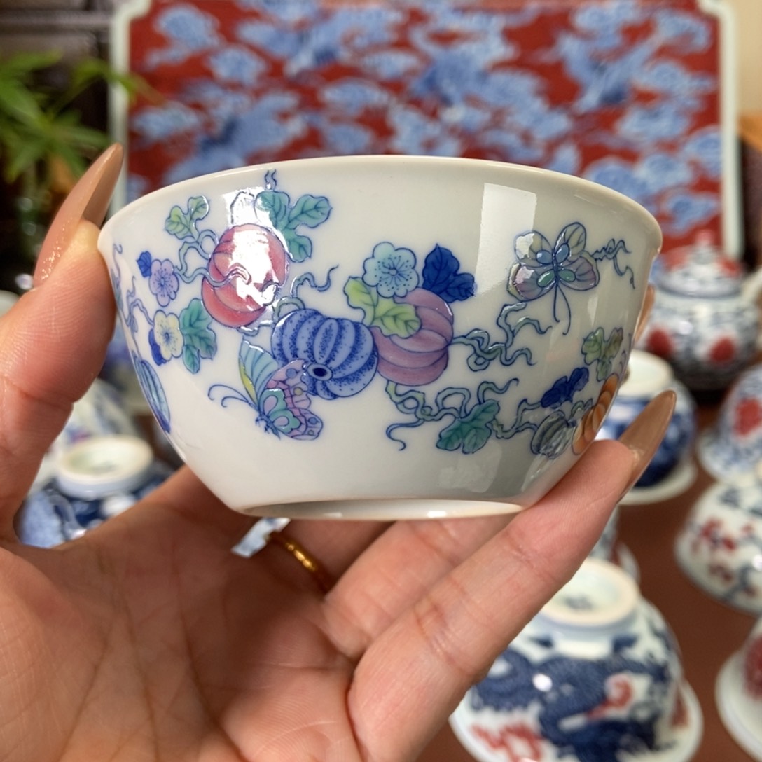 空山明月新斗彩瓜果绵绵鸡缸杯