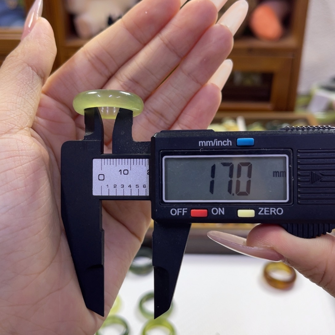 蛇纹石玉未镶嵌手镯117