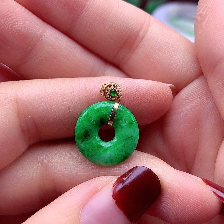 翡翠颈饰18K金镶嵌翡翠