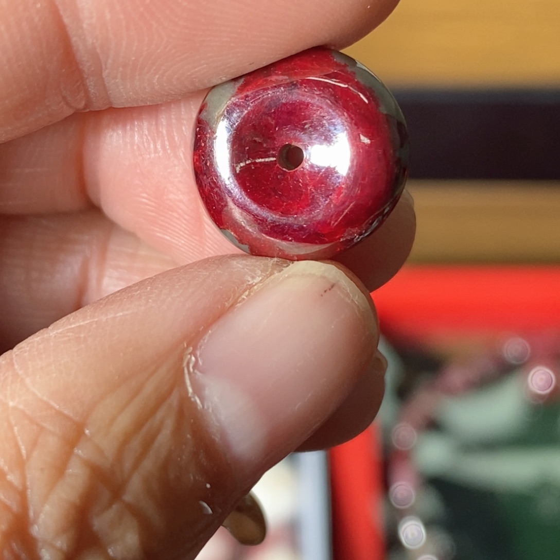 喜***洋天然辰砂天然朱砂原石带晶体迷你平安扣