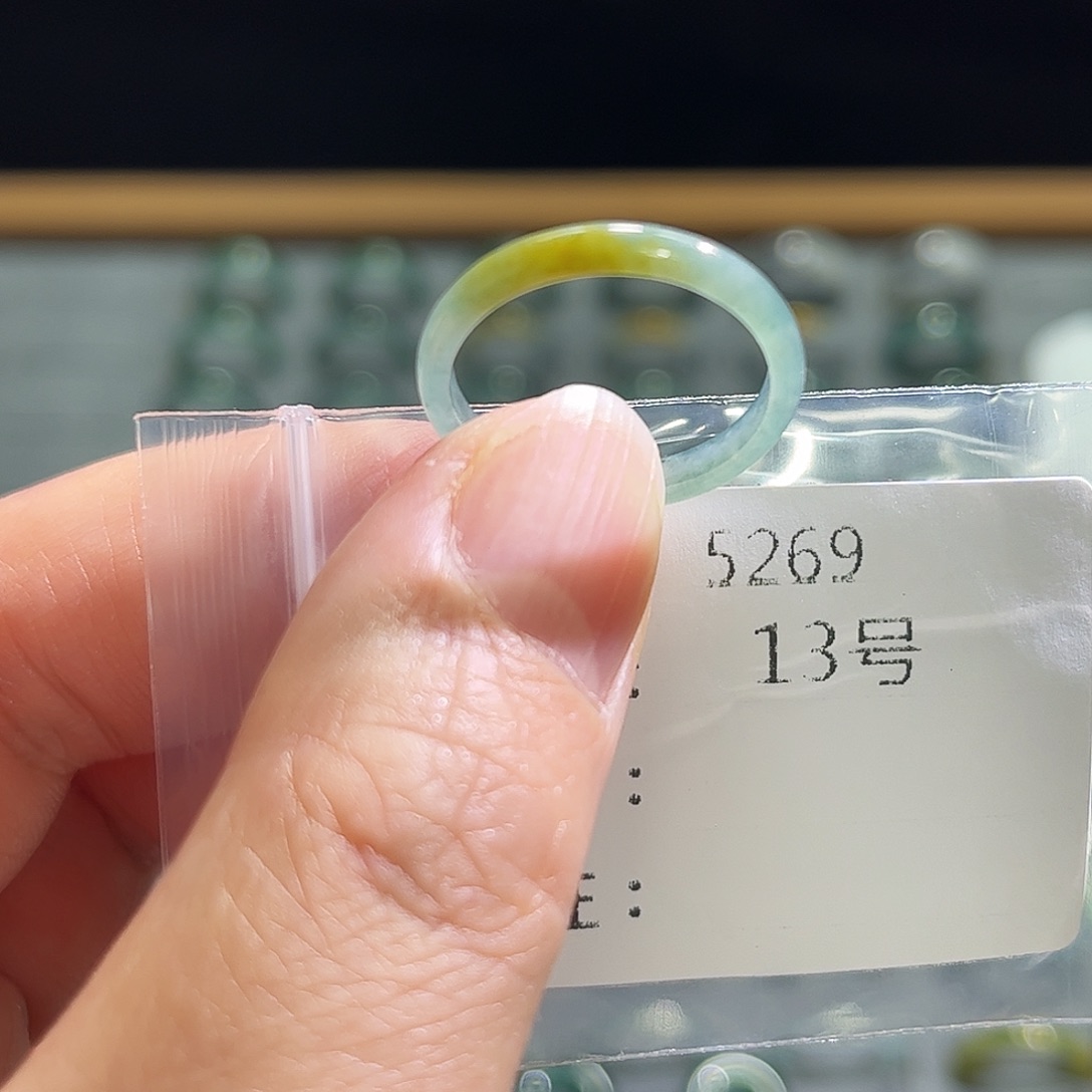 翡翠未镶嵌戒指5269。   