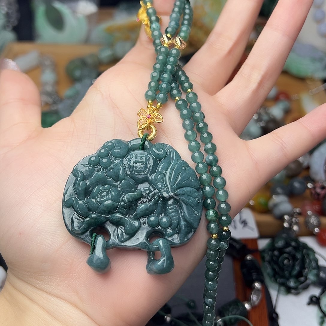 翡翠吊坠(赠链)未镶嵌吊坠