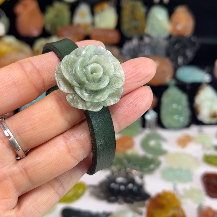 蛇纹石玉未镶嵌吊坠(赠链)