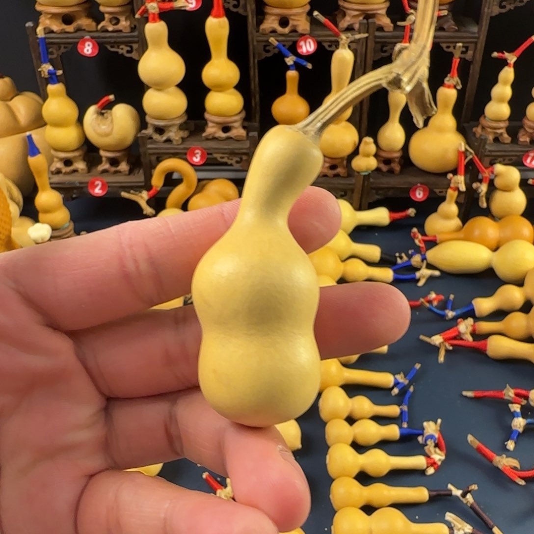 瓷皮细皮手把件八宝