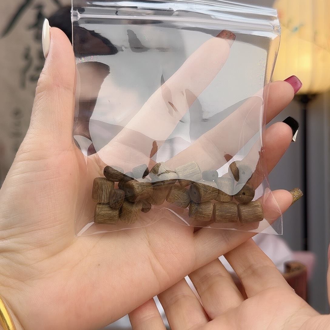 沉香沉香碎屑星****~海南尖峰岭虫漏散珠