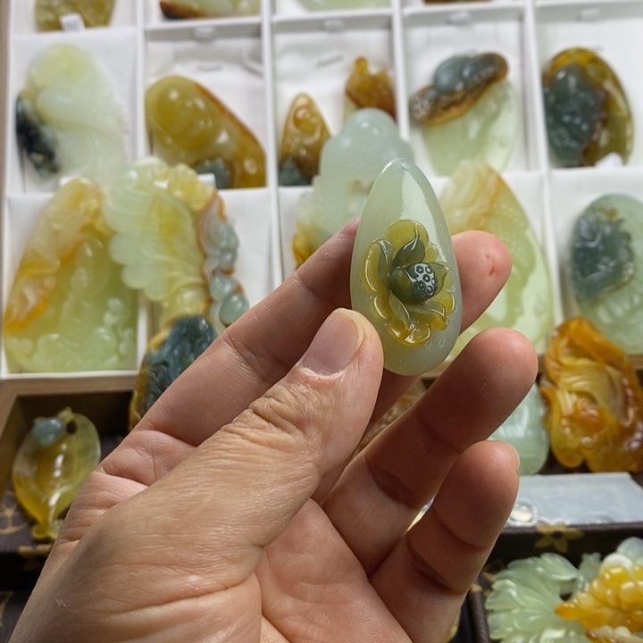 未镶嵌蛇纹石玉颈饰