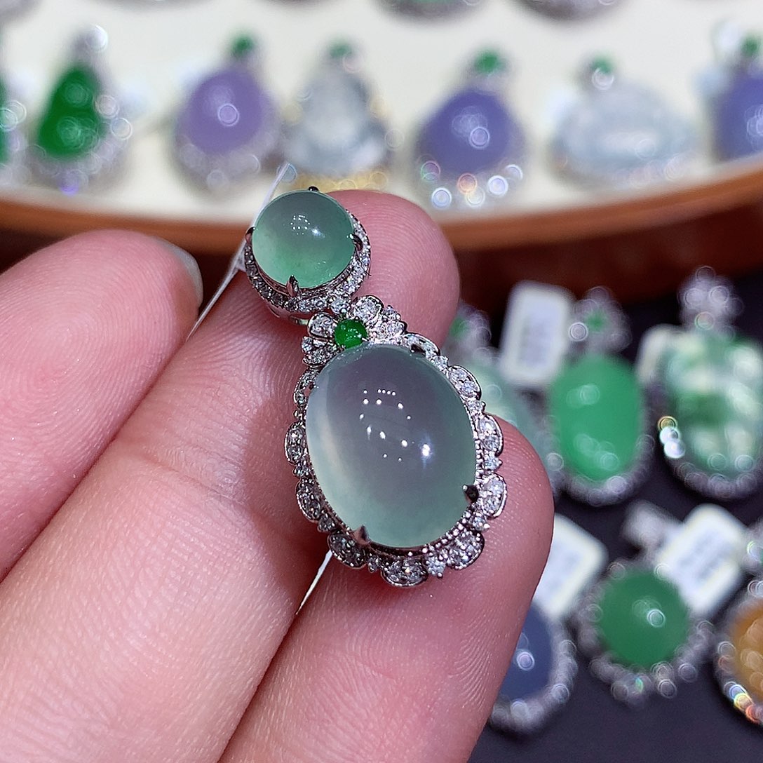 翡翠吊坠(不含链)18K金镶嵌