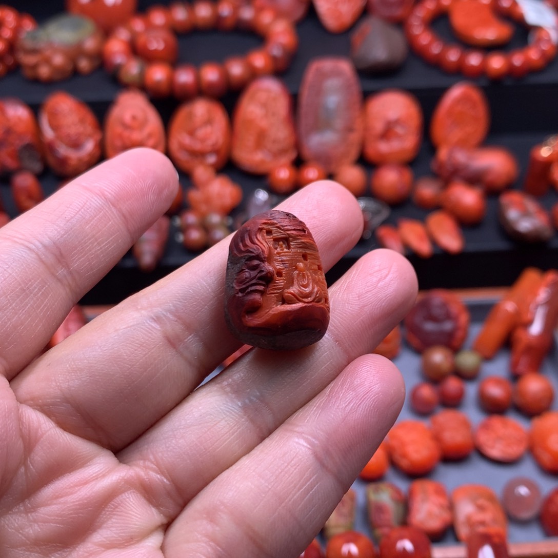 南红玛瑙吊坠未镶嵌