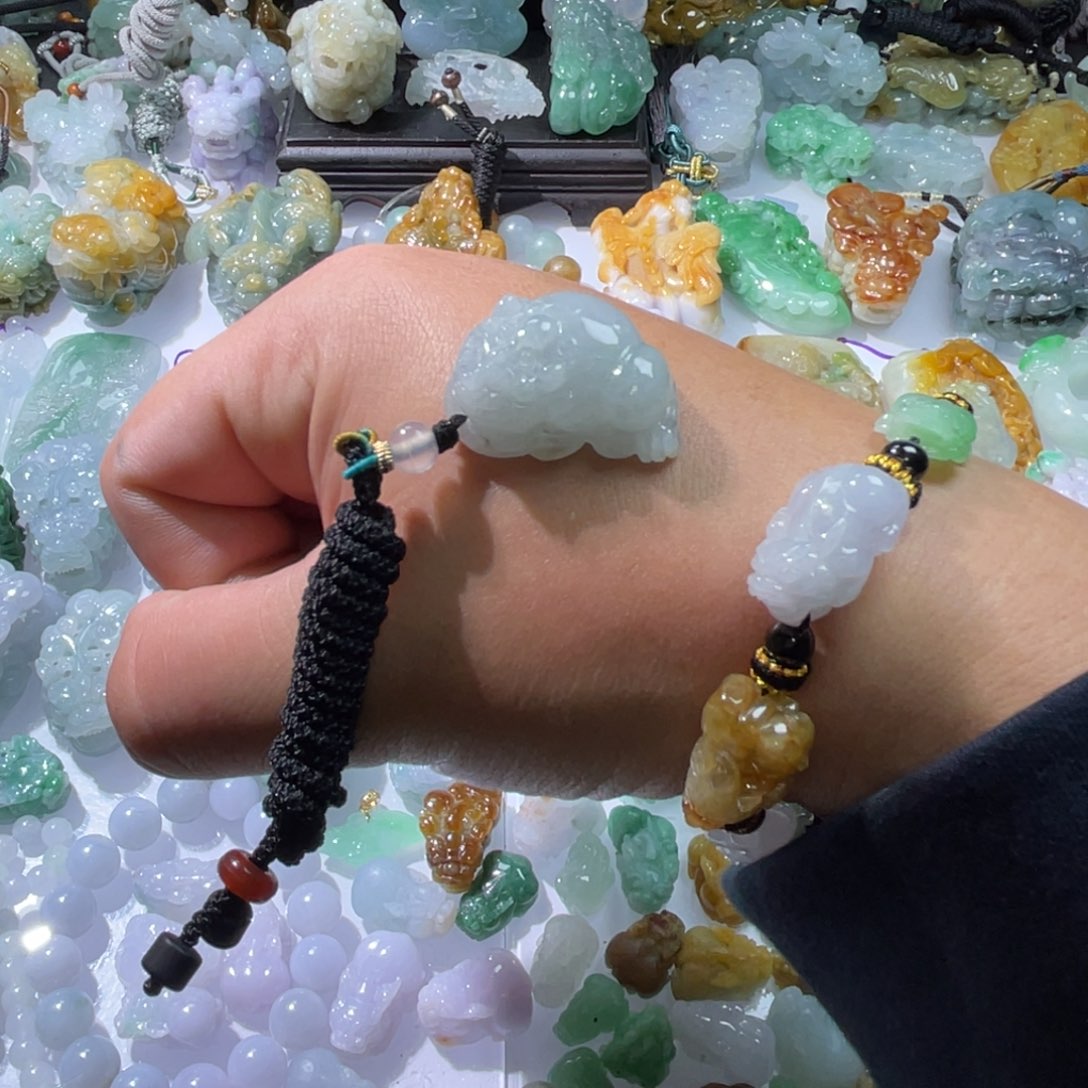 翡翠颈饰未镶嵌天然