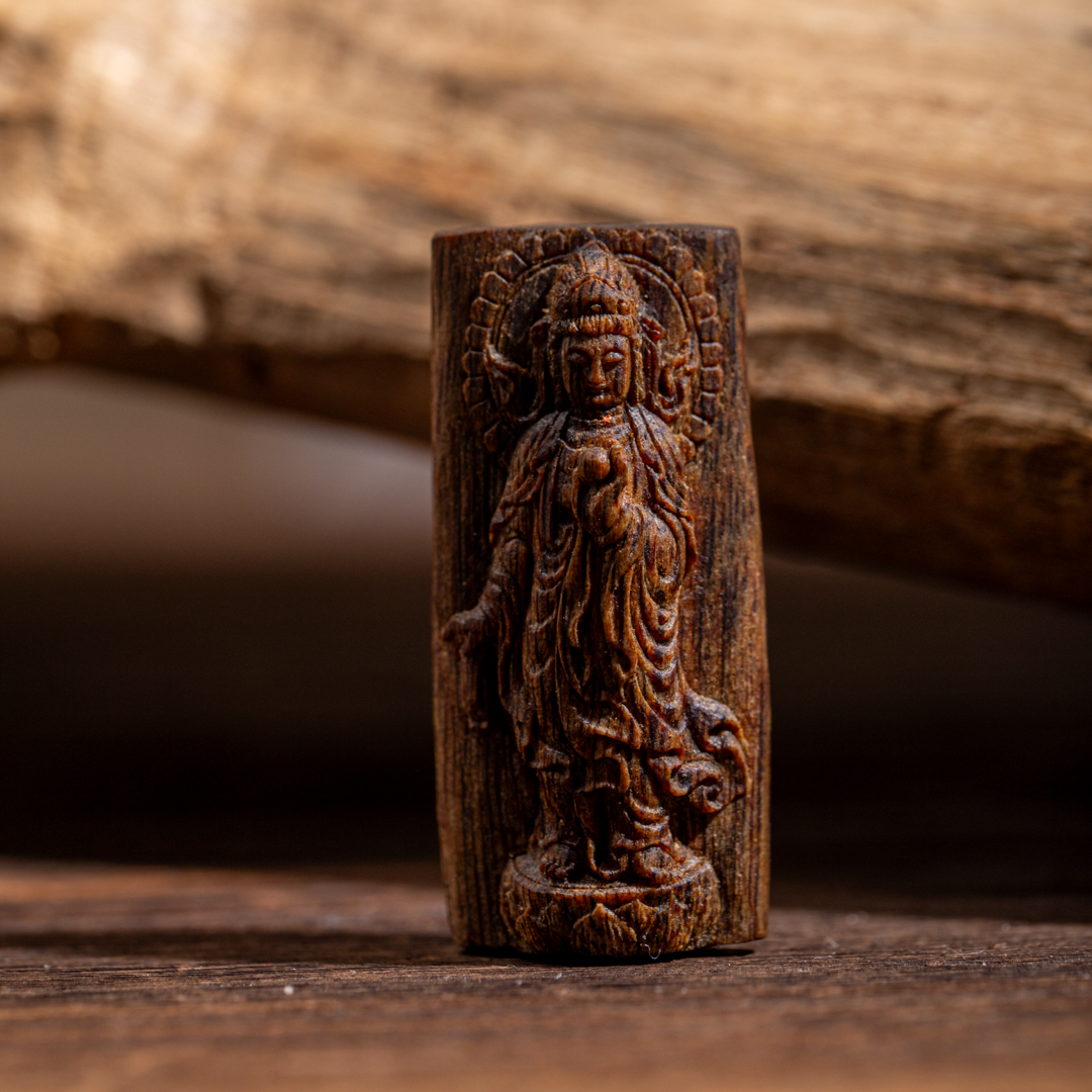 【天興藏品】芽庄野绿棋楠沉水观音实心精雕收藏件3.8g  关注播播间