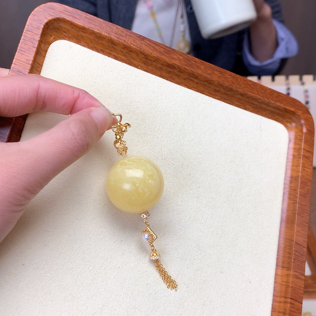 琥珀吊坠(不含链)未镶嵌w****?定制项链