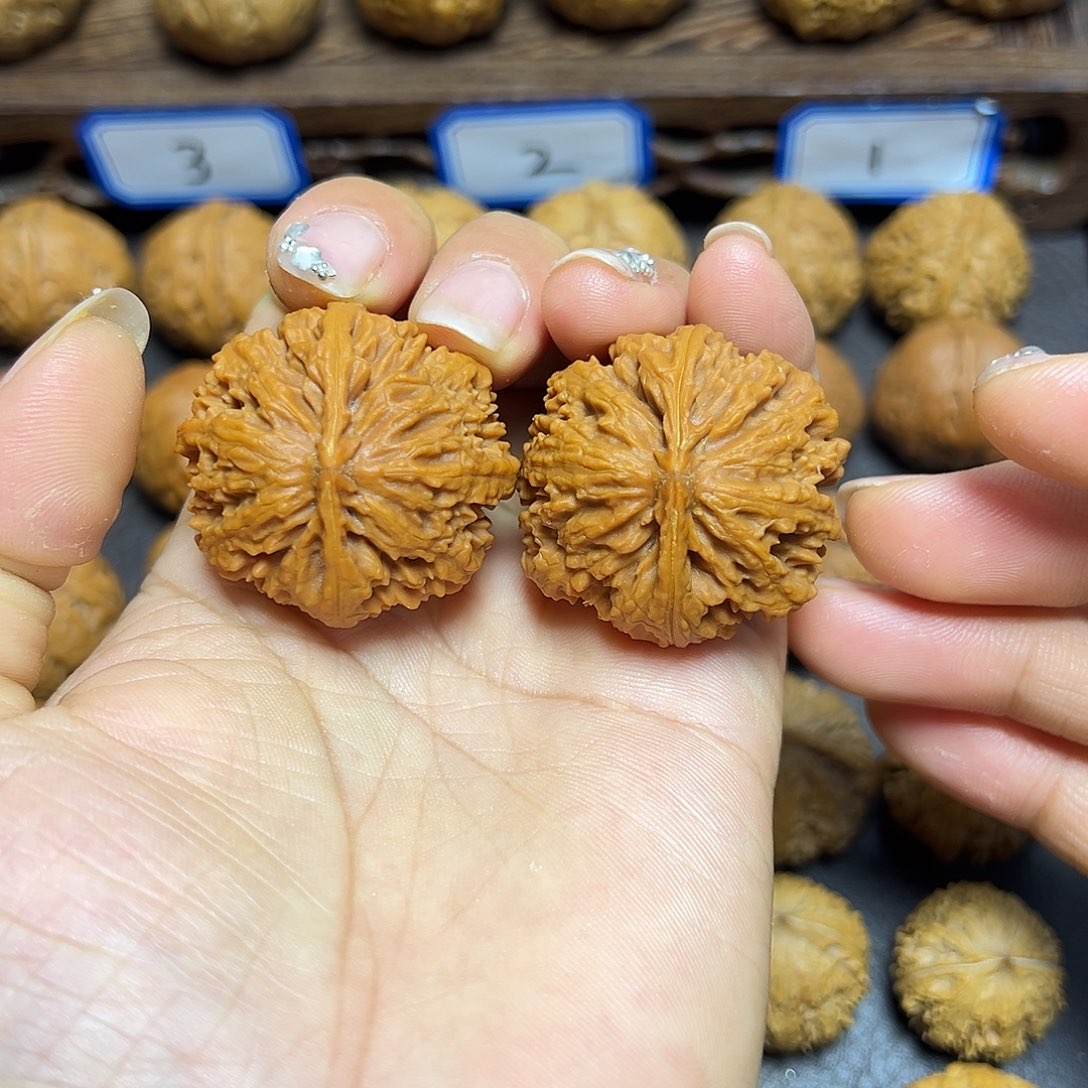 文玩核桃吊坠绣球粗筋元宝34