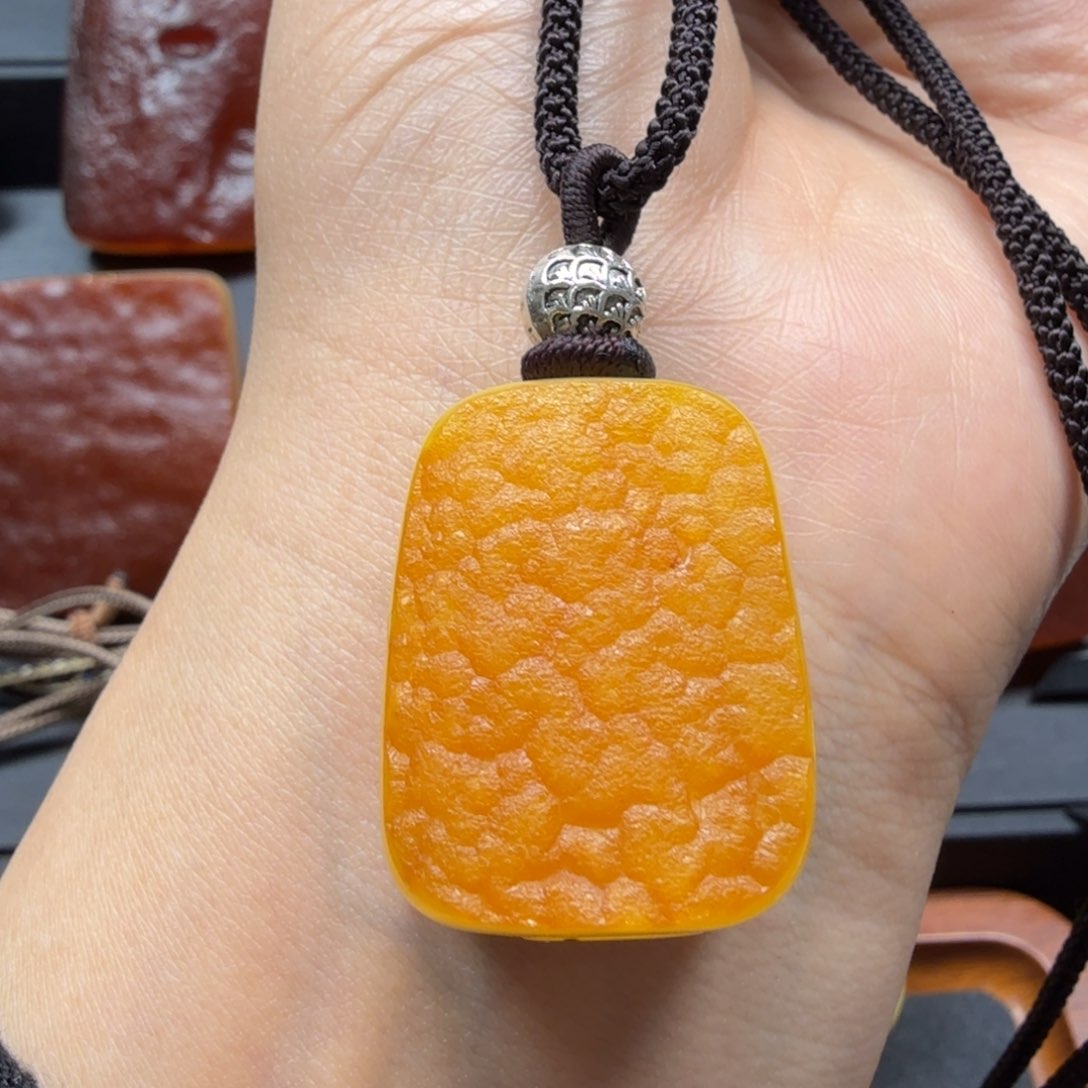 琥珀吊坠(赠链)未镶嵌