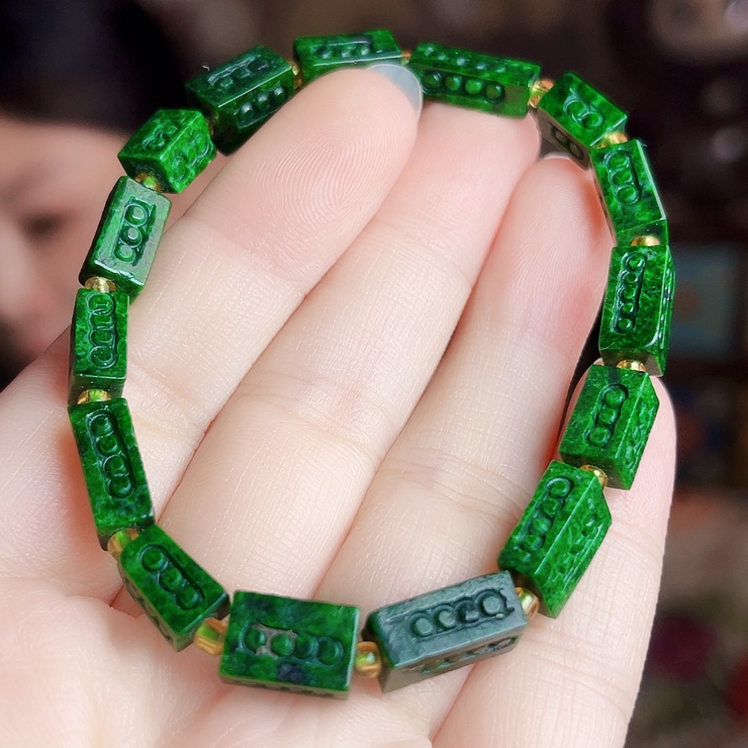 翡翠未镶嵌颈饰手链