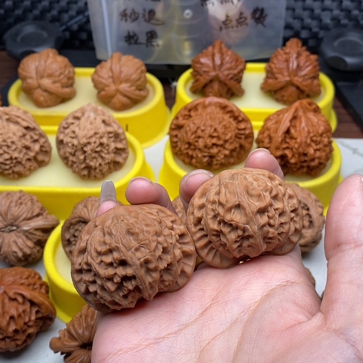 ****丶文玩核桃吊坠宫灯