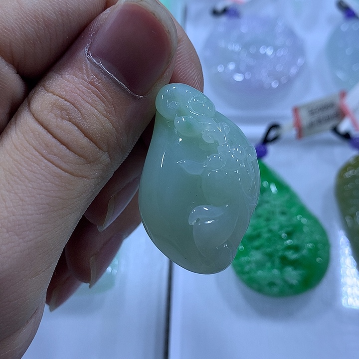 翡翠未镶嵌颈饰天然翡翠A货吊坠