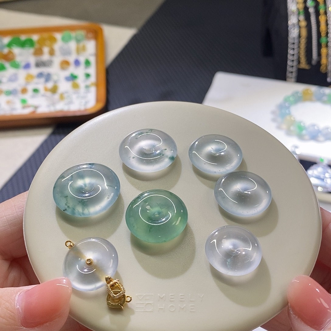 翡翠把件未镶嵌价格不同 多样性发其一