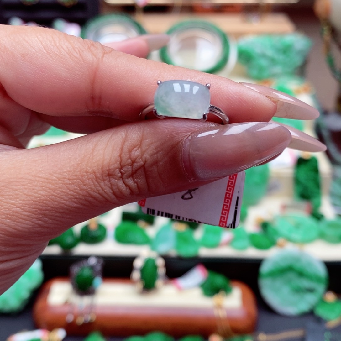 颈饰未镶嵌翡翠翡翠戒指