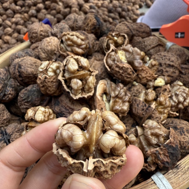 云南老树薄皮核桃无漂白原味坚果原生态老人小孩孕妇营养高山核桃