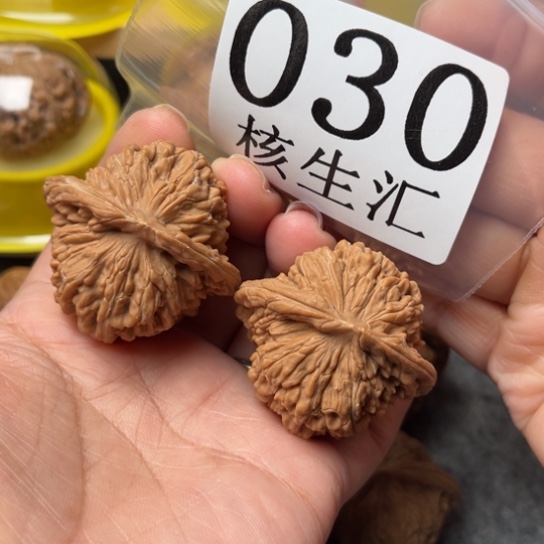 文玩核桃吊坠四座楼