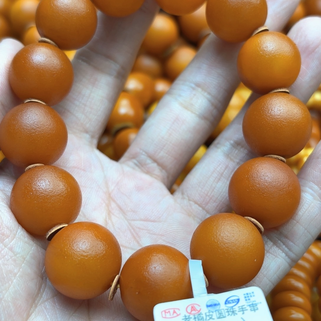 琥珀手链未镶嵌金**缘蜜蜡
