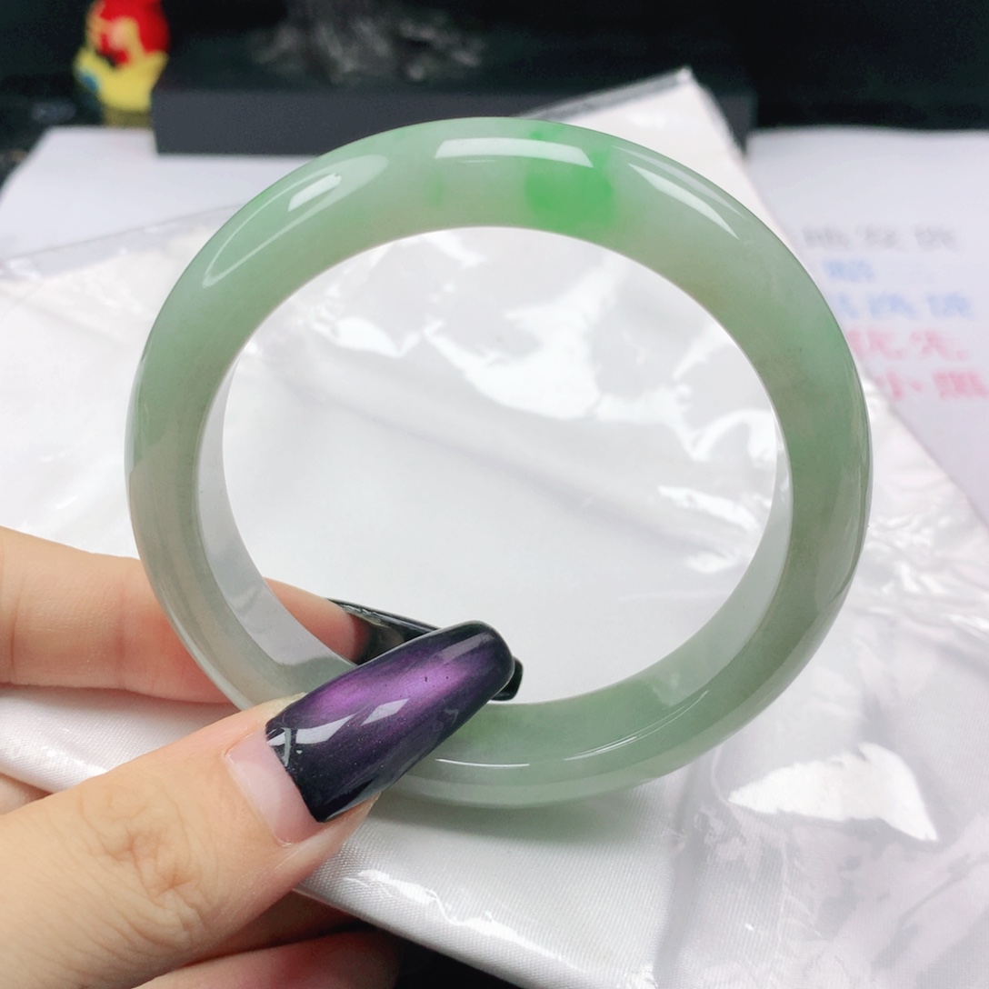 云***影未镶嵌手镯翡翠翡翠56.5飘阳绿正圈
