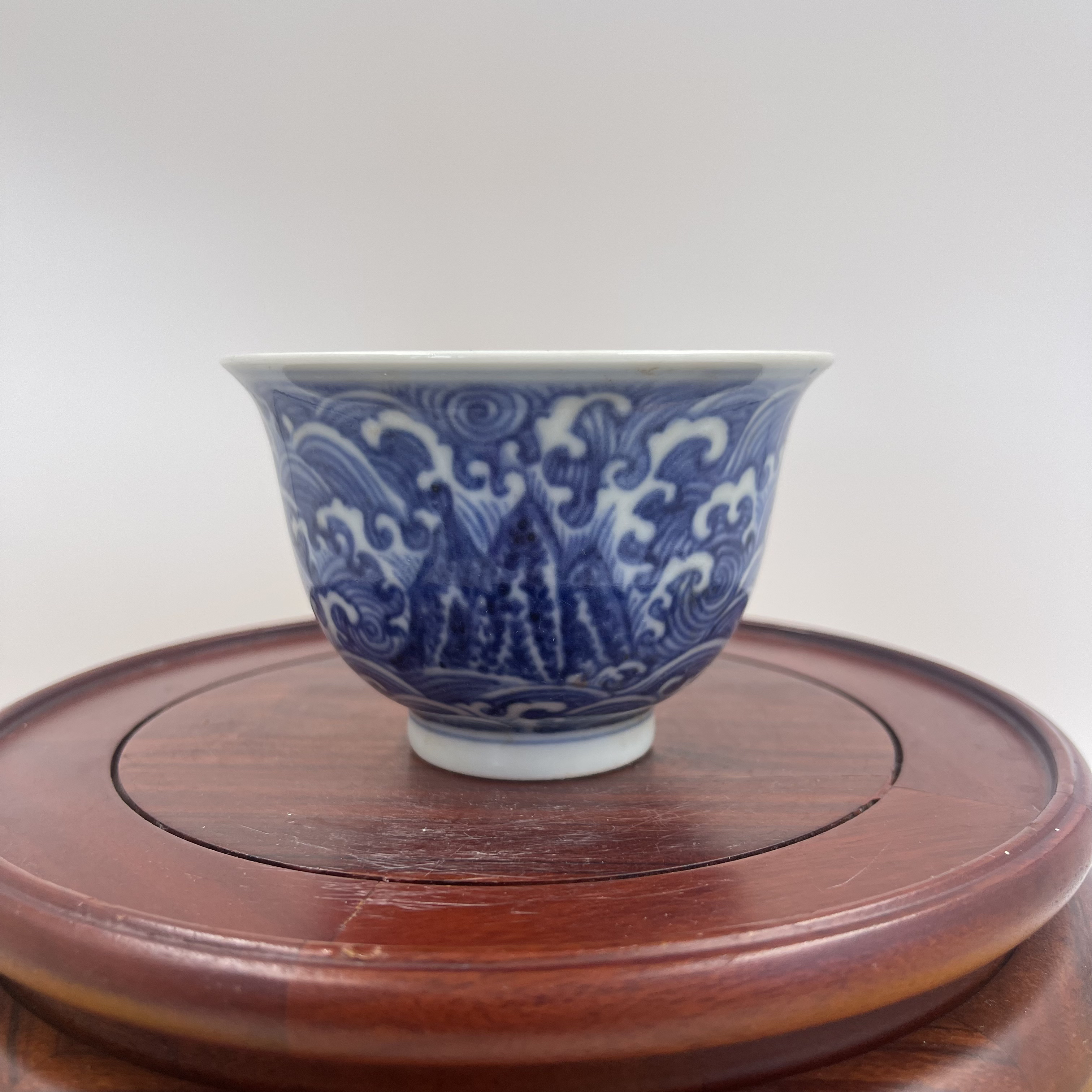 青花海水江崖纹杯   高6.3公分 口径9.3公分 全品  