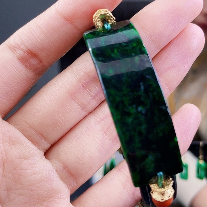 翡翠手镯未镶嵌饰品