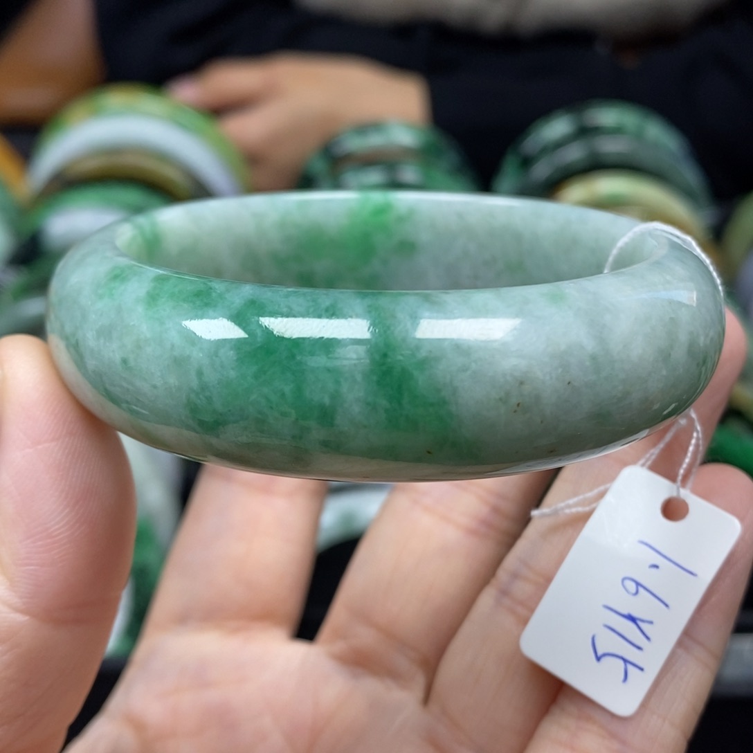 翡翠颈饰未镶嵌58圈口30号