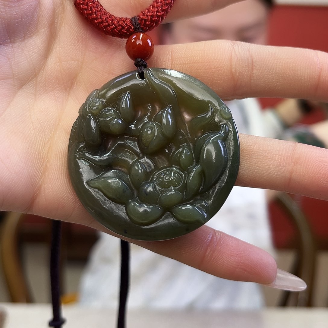 和田玉（糖玉）颈饰未镶嵌荷花