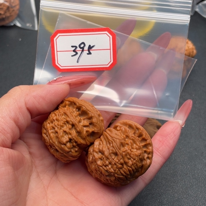 佳***晨文玩核桃把件白狮子