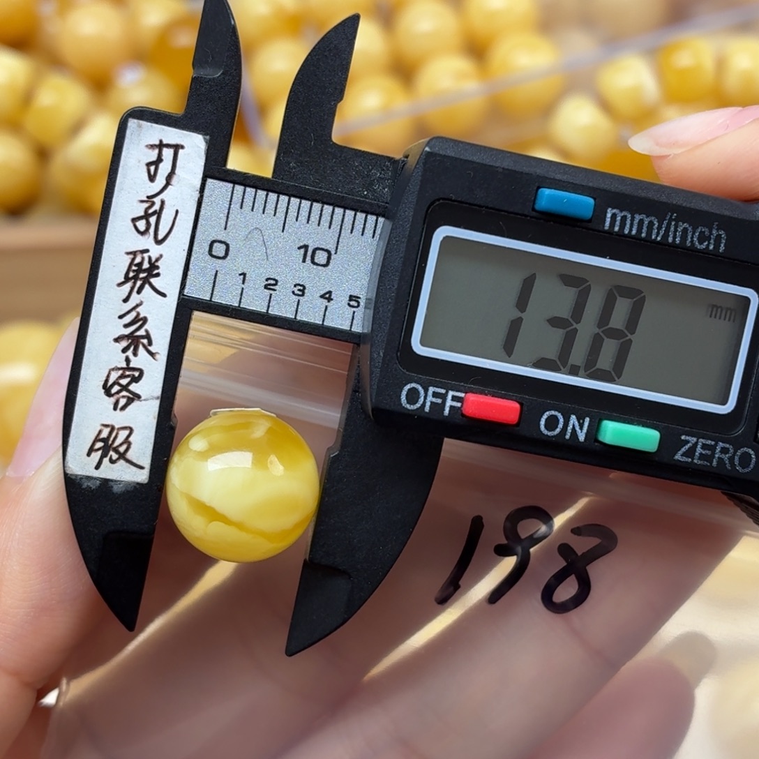 越***块蜜蜡未镶嵌裸石蜜蜡
