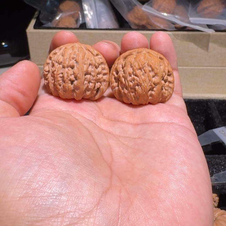 岸***兰文玩核桃吊坠白狮子