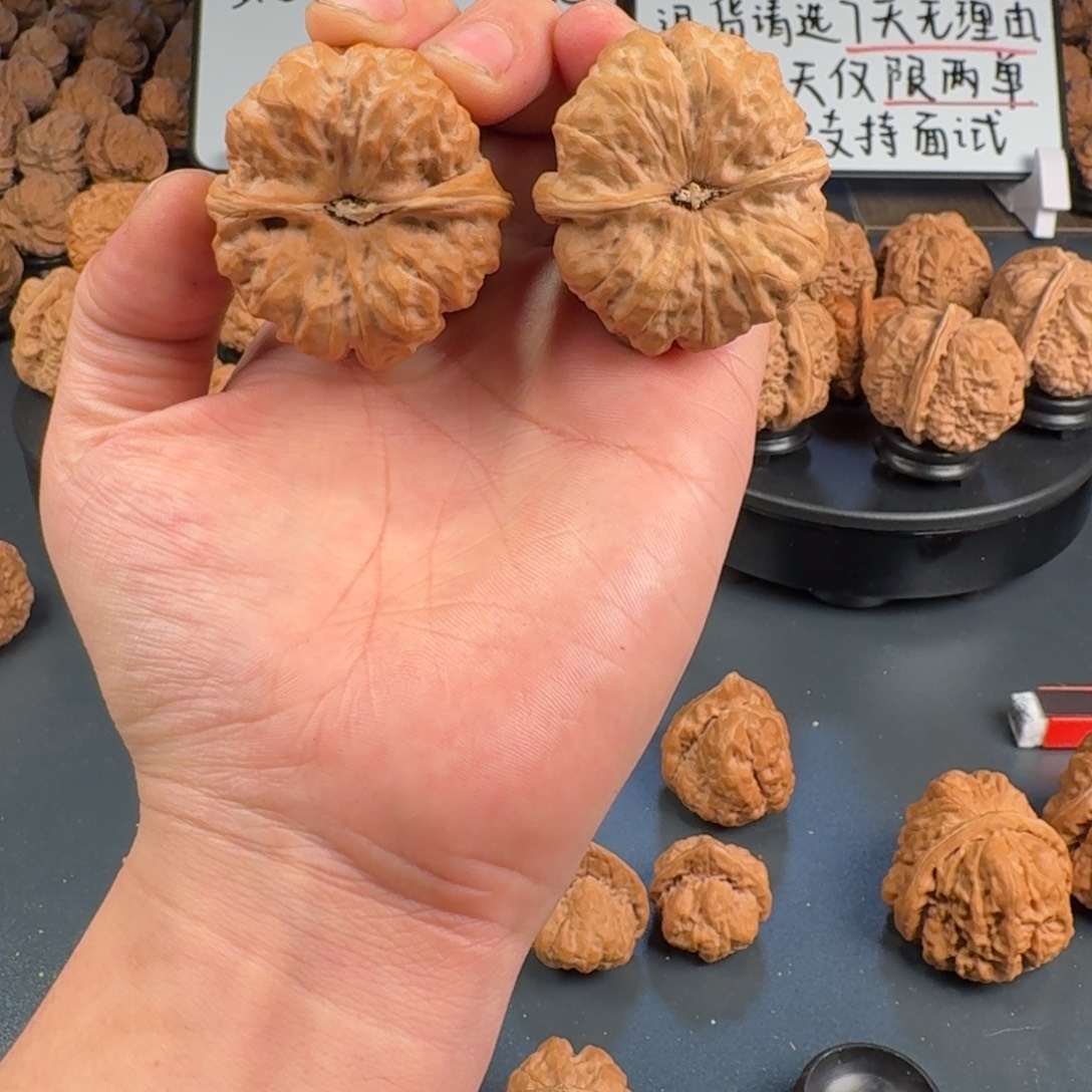 钰***吊坠文玩核桃蛤蟆的眼睛是真的好看啊我的
