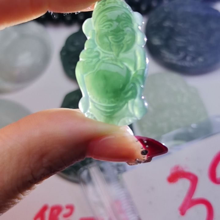 翡翠颈饰未镶嵌天然的A货翡翠多样性发货