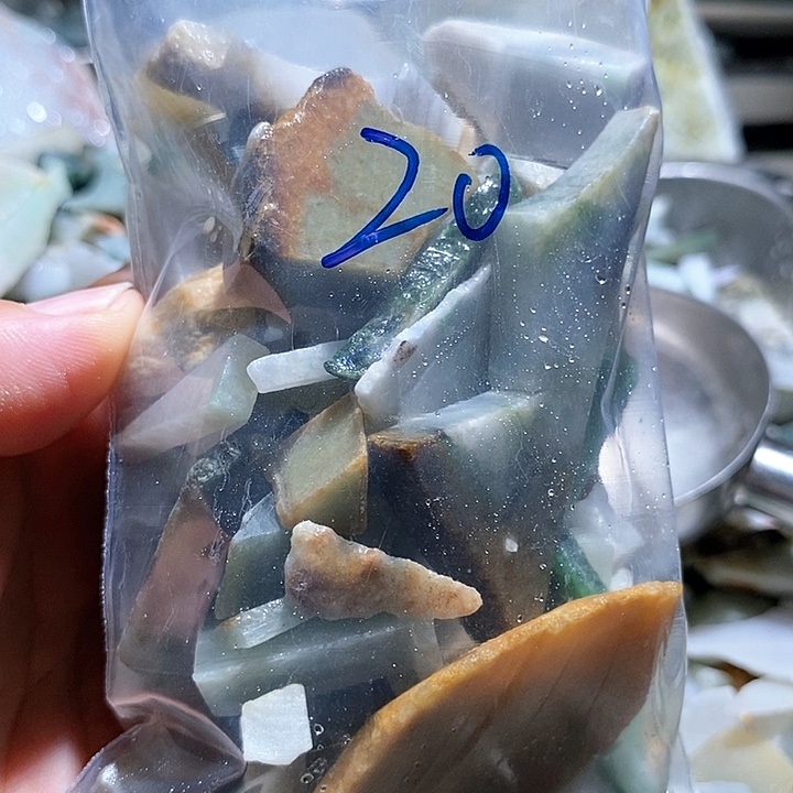 颈饰未镶嵌翡翠鱼缸料20