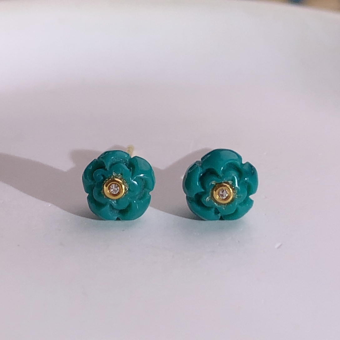 18K金镶嵌绿松石玉化绿莲花耳钉