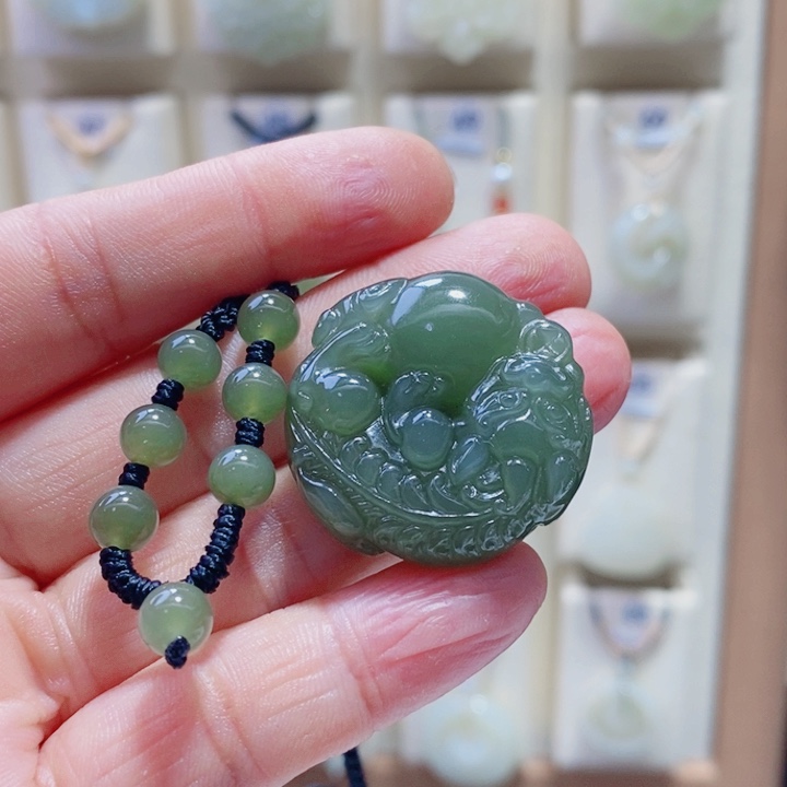 简***理和田玉未镶嵌颈饰