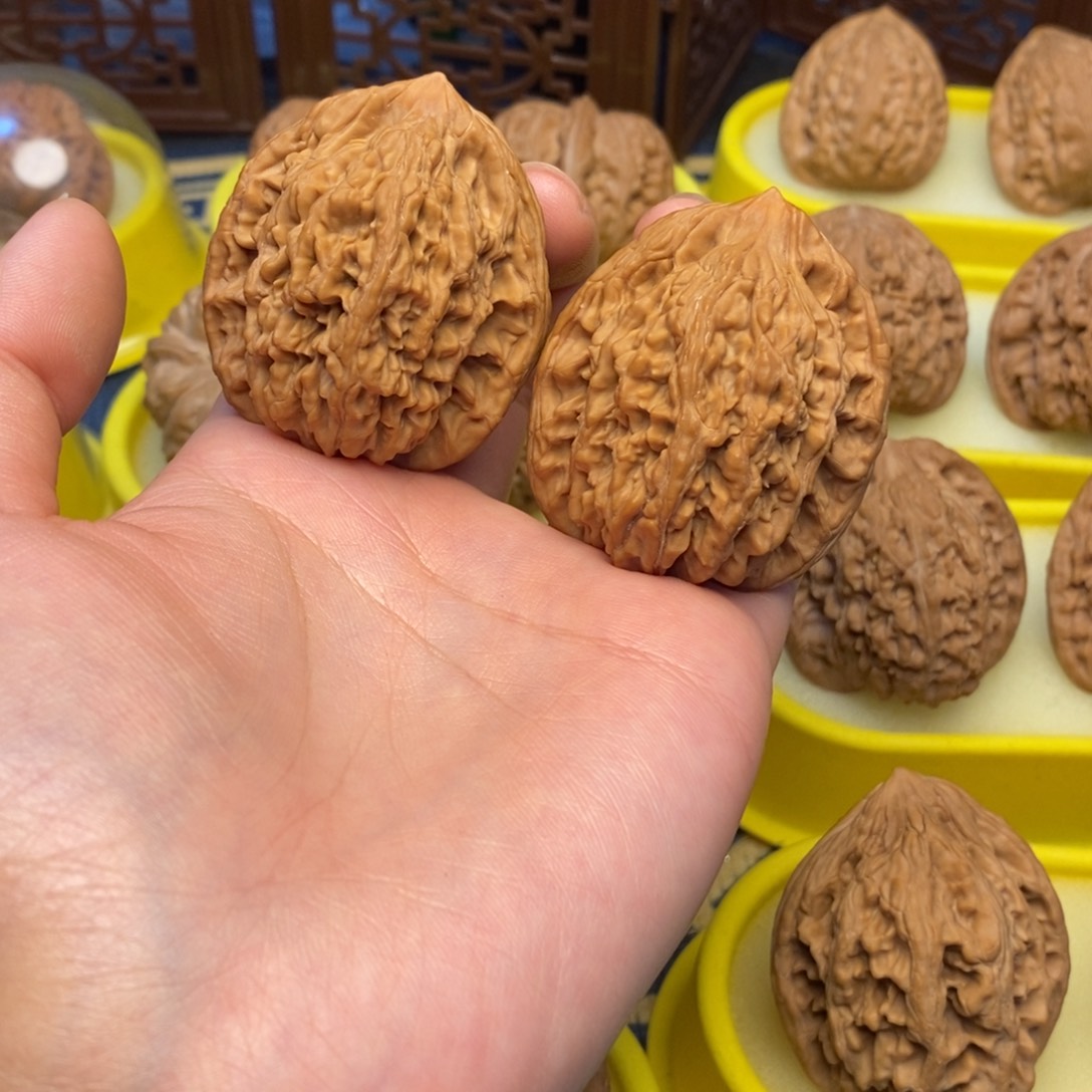 文玩核桃把件42虎头微微修