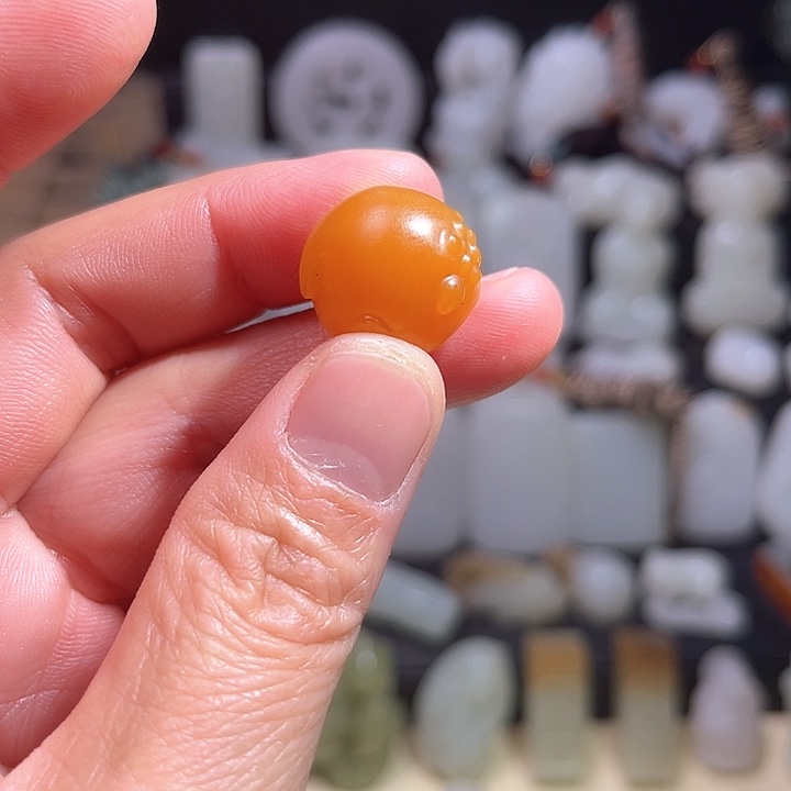 石英质玉颈饰合金