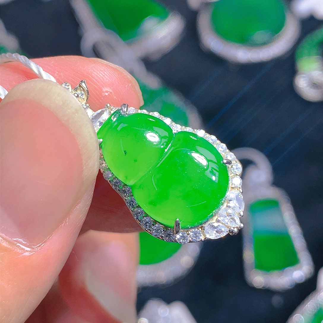 翡翠颈饰银S925镶嵌吊坠