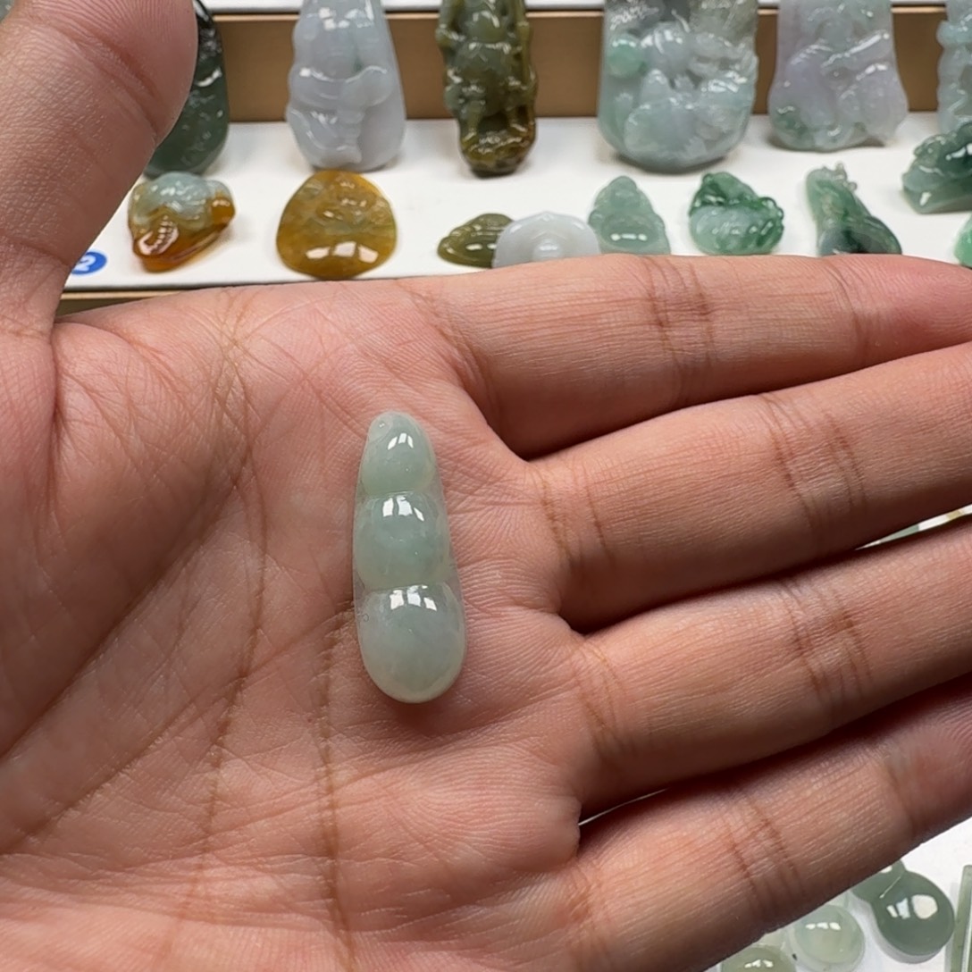 明***知翡翠未镶嵌颈饰翡翠