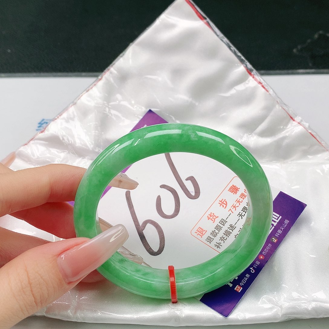 未镶嵌手镯（贵妃镯）翡翠