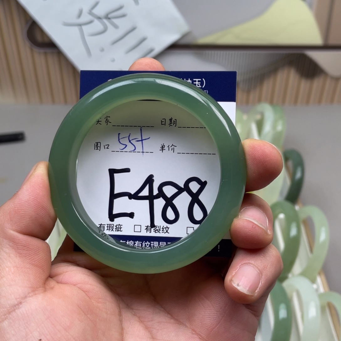 岫玉手镯手镯未镶嵌春****霞