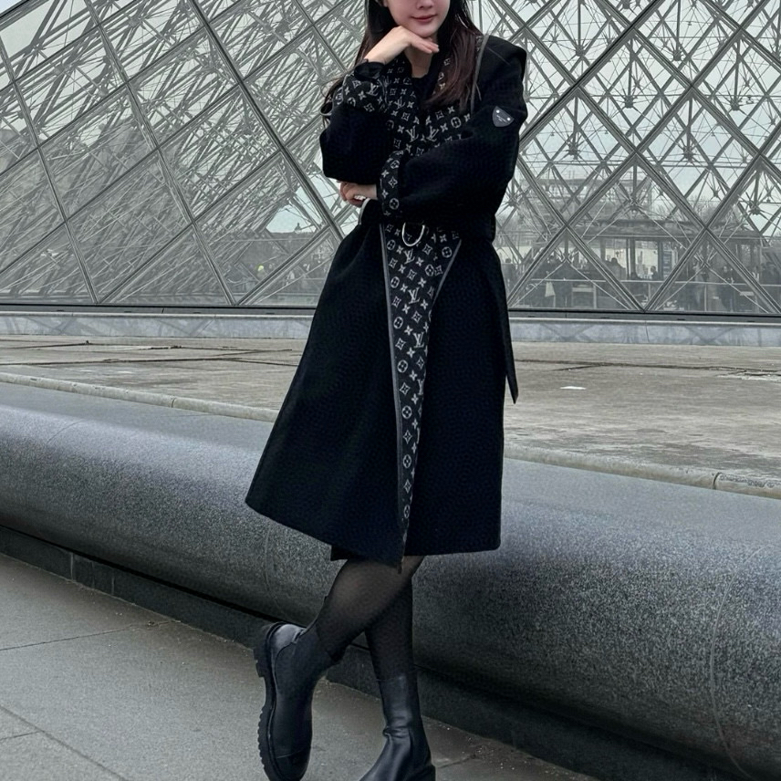 未使用 LouisVuitton/路易威登 围裹满印连帽大衣38码O00104上
