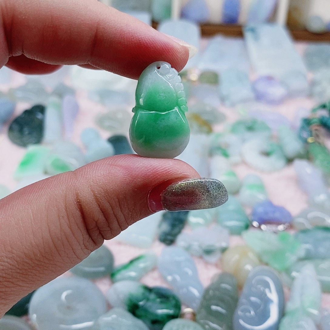 颈饰未镶嵌翡翠天然